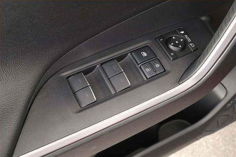 Toyota RAV4 (2025) 2.5 Hybrid - fotka 9 z 20