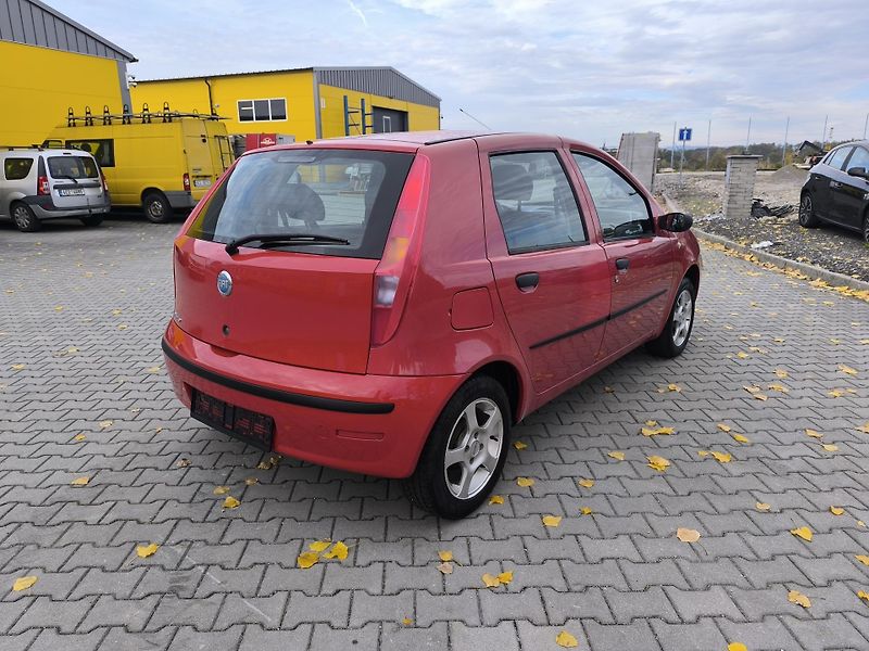 Fiat Punto (2005) 1.3 DOLOŽENÉ KM,SERVISNÍ KN - fotka 7 z 26