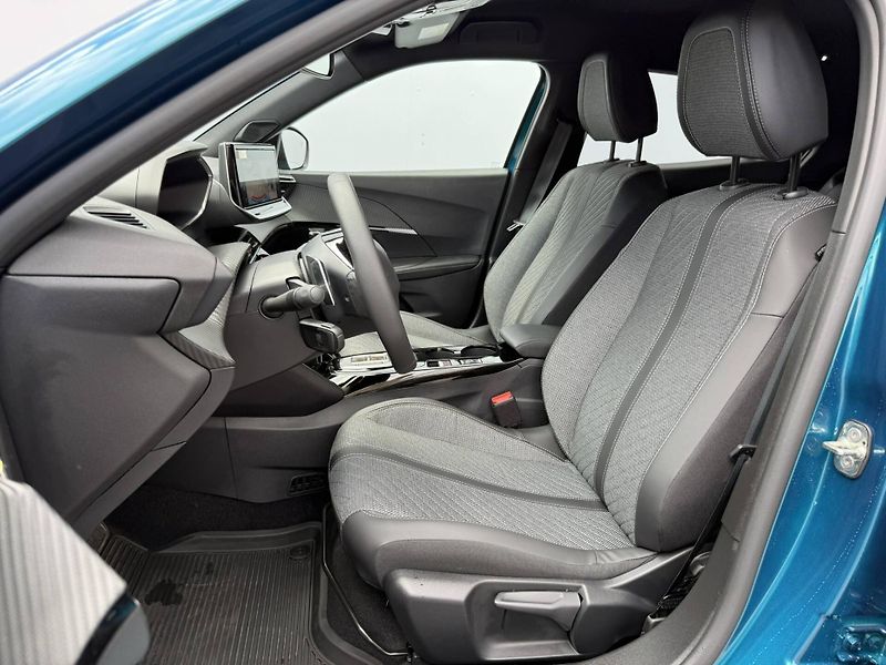 Peugeot 2008 (2026) ALLURE Hybrid  1,2 145 e-DCS6 - fotka 10 z 22