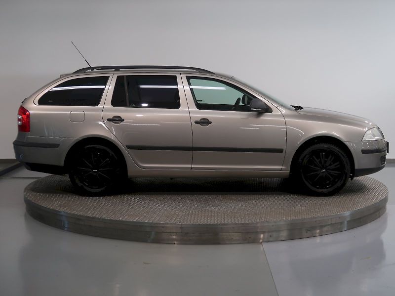 Škoda Octavia (2012) TOUR 1.6MPI 75KW - fotka 8 z 24