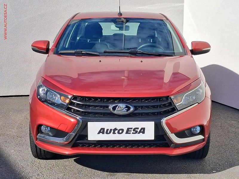 Lada Vesta (2017) 1.6i, 1.maj, AC, TZ, park - fotka 2 z 18