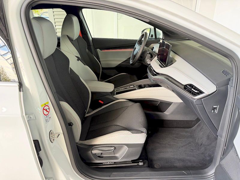 Škoda Elroq (2025) Selection 85 210 kW / 82 kWh - fotka 26 z 28