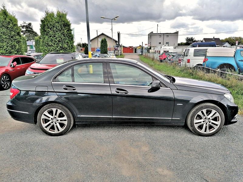 Mercedes-Benz Třídy C (2011) 300 CDi 4Matic,ČR. 1.majitel - fotka 6 z 23