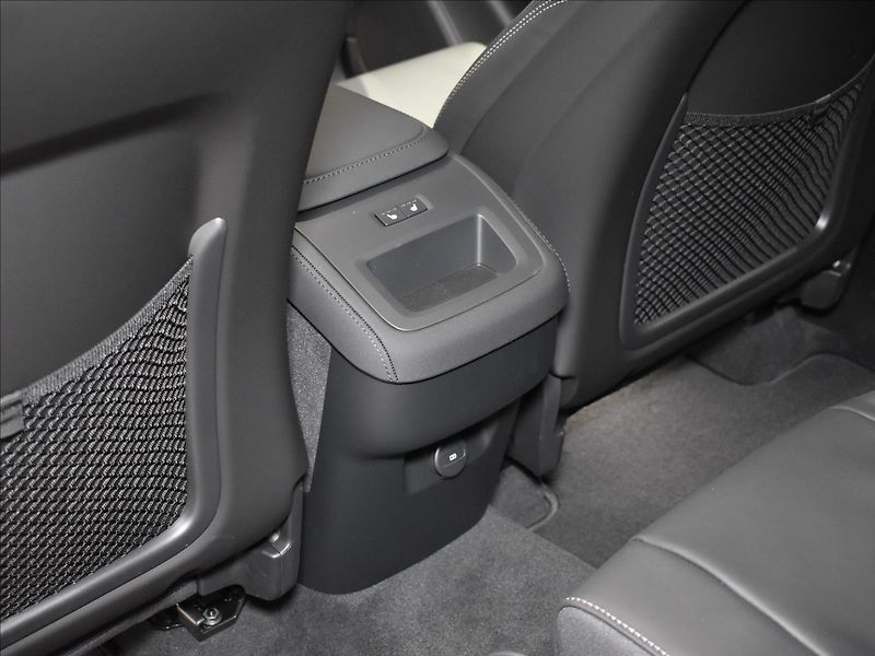 Volvo XC90 (2026) 2,0 B5  Plus Bright - fotka 18 z 38