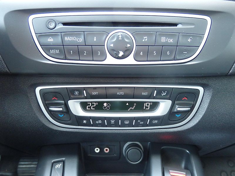 Renault Grand Scénic 1.4 TCE 96 kW DIGI. KLIMA - fotka 16 z 17