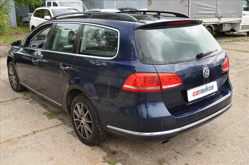 Volkswagen Passat (2012) VARIANT 1,6 TDI - fotka 6 z 35