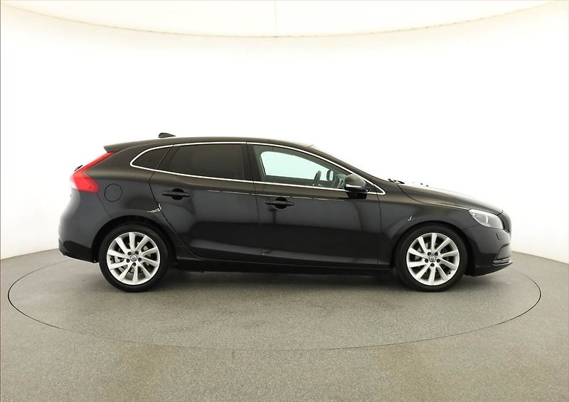 Volvo V40 (2014) 1.6 D2, Serv.kniha, Navi - fotka 6 z 18
