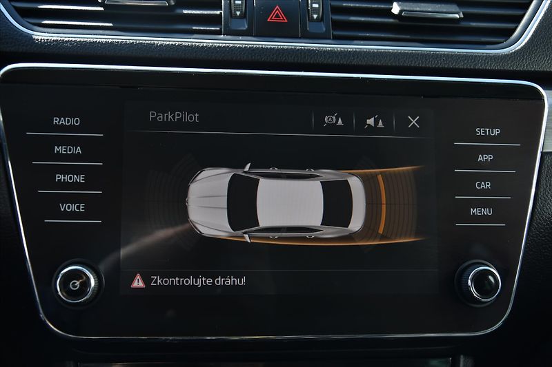 Škoda Superb 2.0TDi BIXENON KŮŽE ACC ČR - fotka 24 z 29