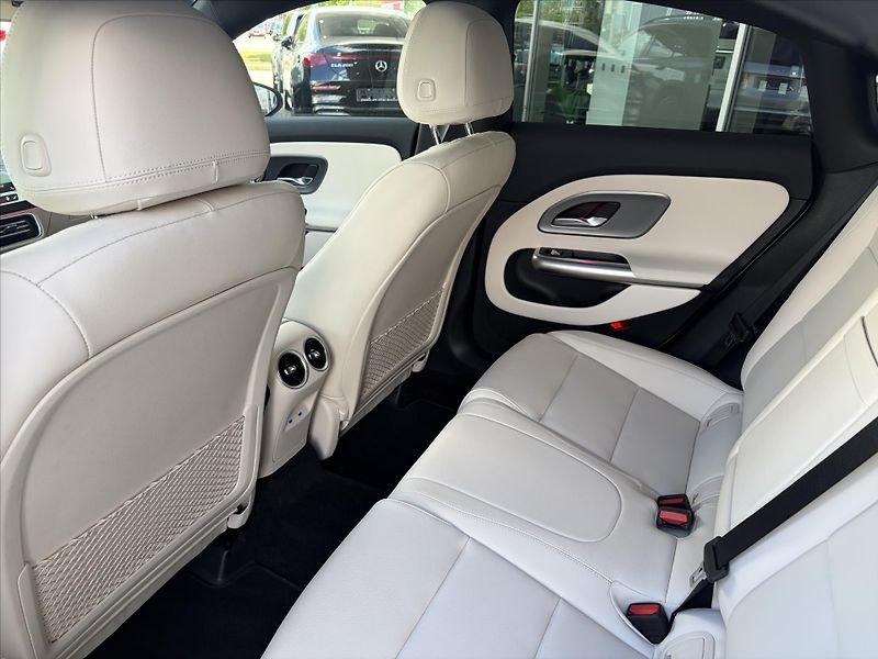 Mercedes-Benz CLA 200 Progressive Premium - fotka 19 z 30