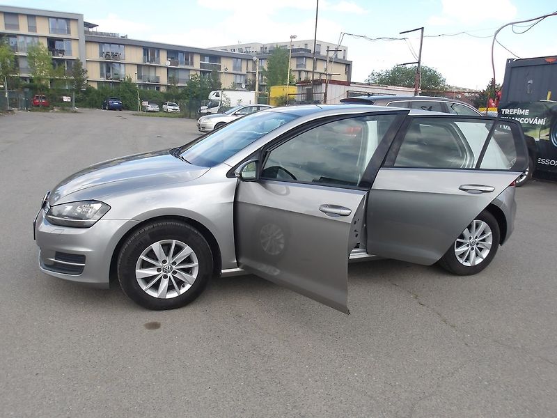 Volkswagen Golf 1,4TSi 92kW ČR ! 2.MAJ.! - fotka 13 z 27