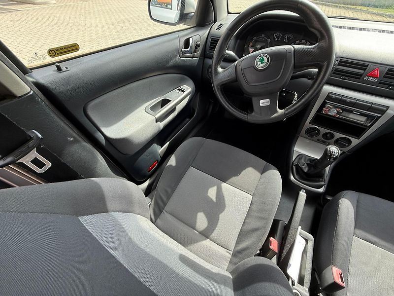 Škoda Octavia (2010) 1,9 TDI TOUR xenon - fotka 8 z 14