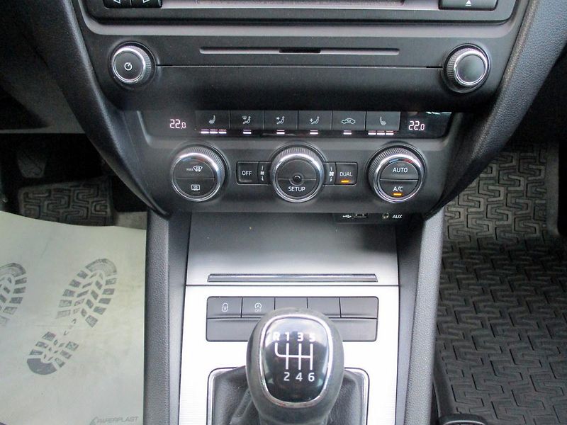 Škoda Octavia 1.4TSi 103kW*ELEGANCE*VÝHŘEV* - fotka 25 z 50
