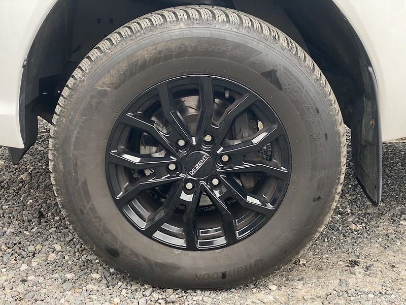 Toyota Hilux 2.4D, ČR, Live, tažné - fotka 9 z 17