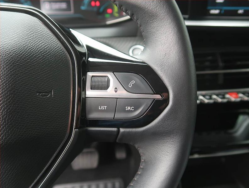 Peugeot 208 (2022) Allure 50 kWh, SoH 89% - fotka 17 z 22