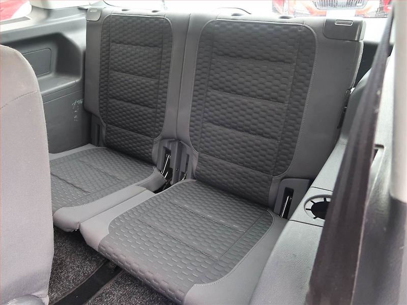 Volkswagen Touran (2010) 1.4 TSI, Automat, 7 míst - fotka 20 z 20