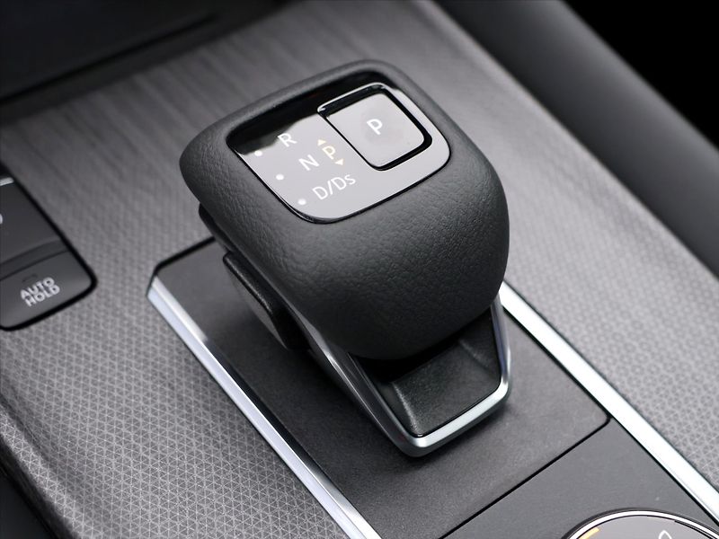 Nissan Qashqai 1,3 DIG-T 116kW Tekna 4WD CZ Z - fotka 32 z 42