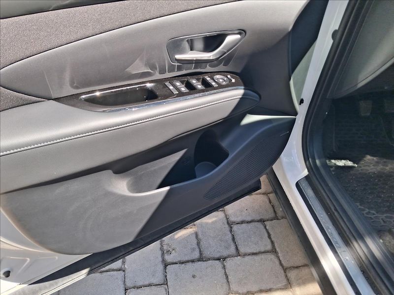 Hyundai Tucson 1,6   TGDI MT 20 YEARS LUXURY - fotka 7 z 11