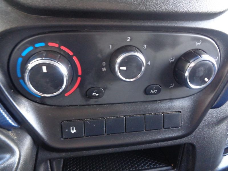 Iveco Daily 2,3 HPT  MAXI AUTOMAT KLIMA - fotka 30 z 32