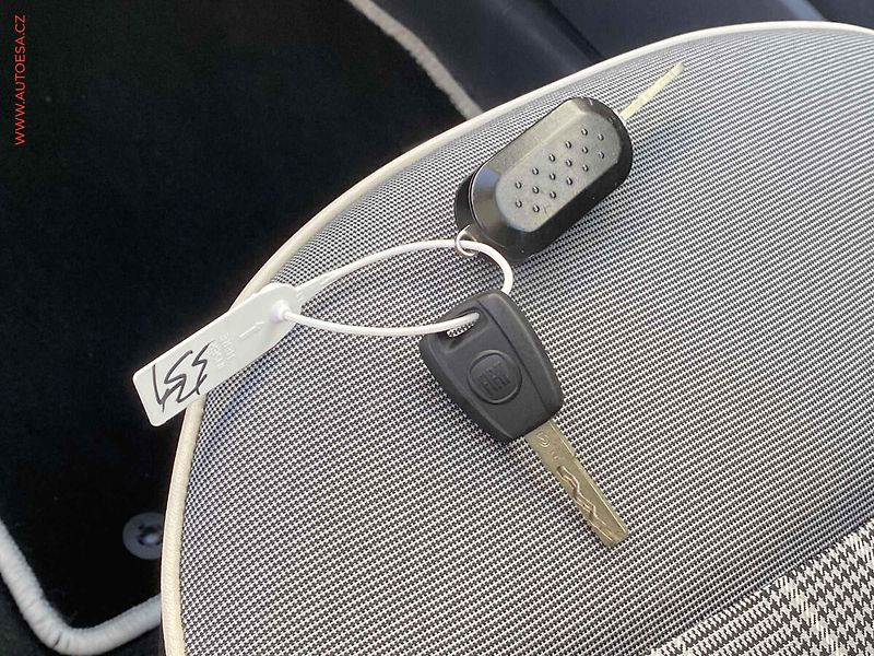 Fiat 500 (2015) 0.9T, Lounge, panor - fotka 14 z 14