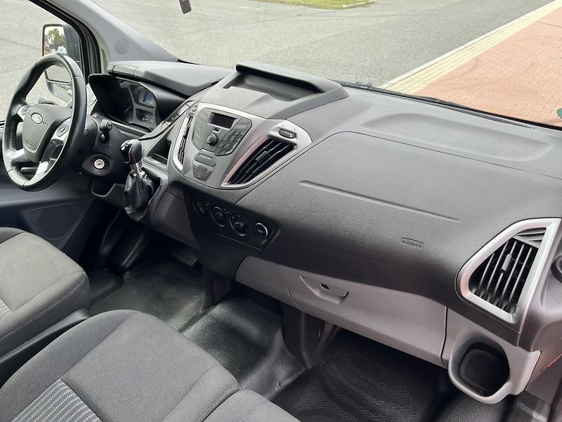 Ford Transit Custom 2.2 TDCi 9 míst - fotka 16 z 27