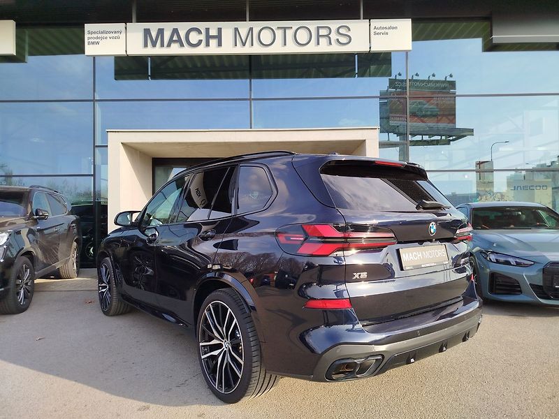 BMW X5 M60i - fotka 8 z 29