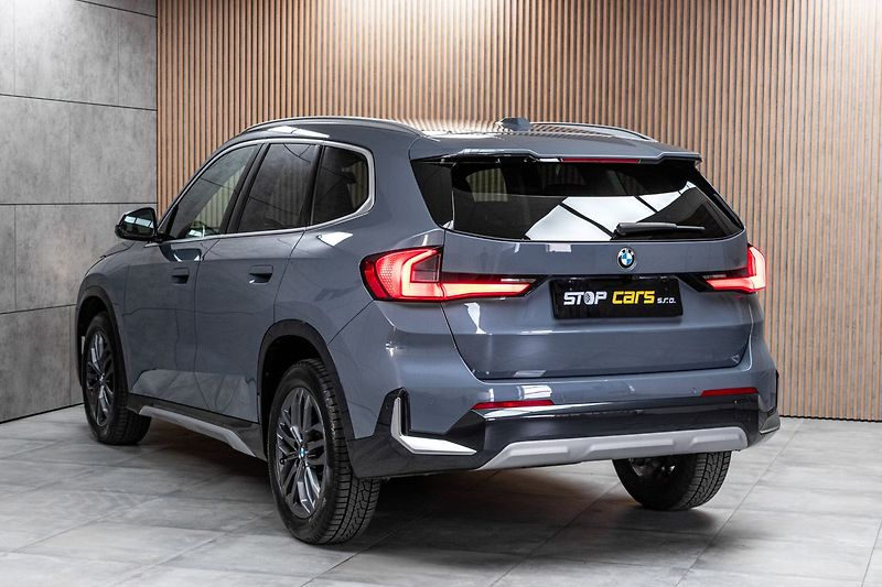 BMW X1 xDrive23d PREMIUM*DPH*ČR 1.MAJ - fotka 4 z 43