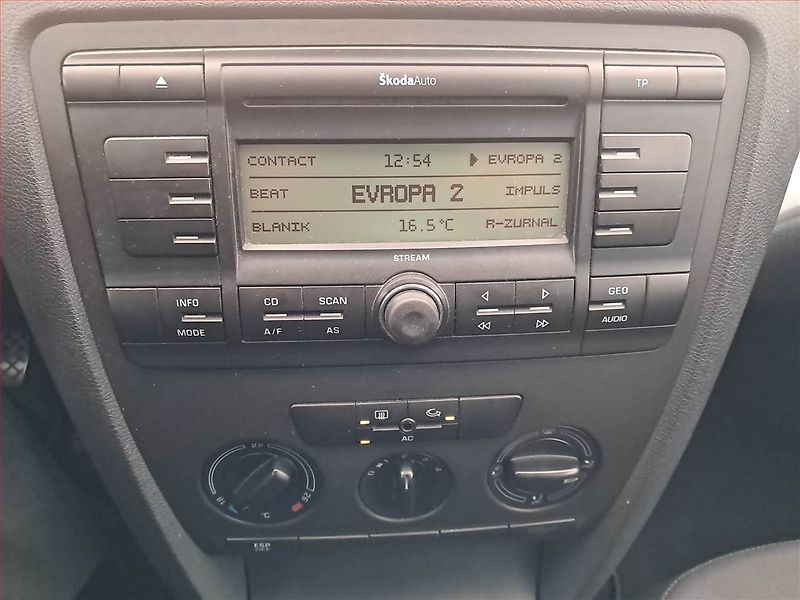 Škoda Octavia (2004) 1.6, nová STK, Tažné - fotka 12 z 17