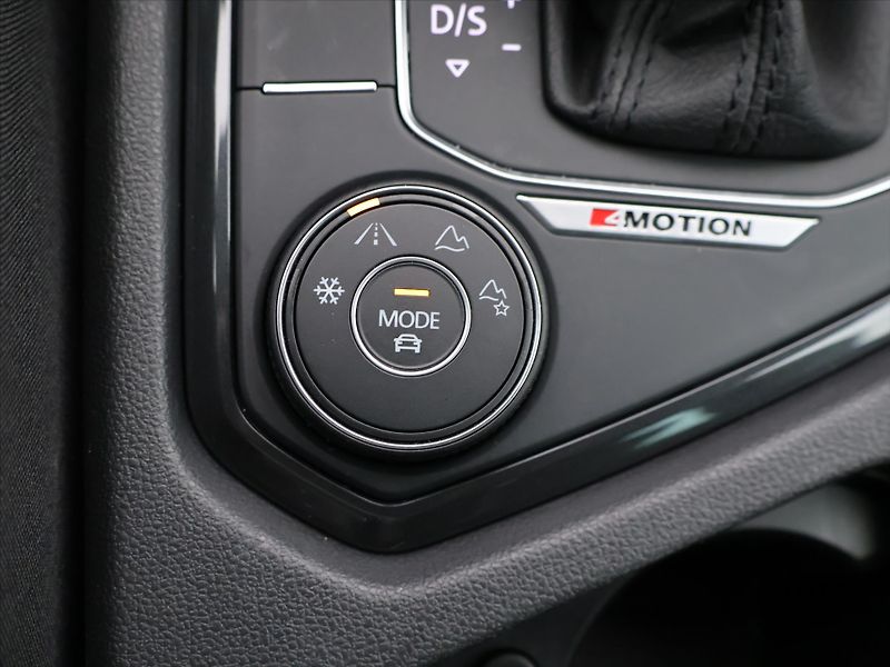 Volkswagen Tiguan 2,0 TDI Highline 4x4 DSG DPH - fotka 23 z 26