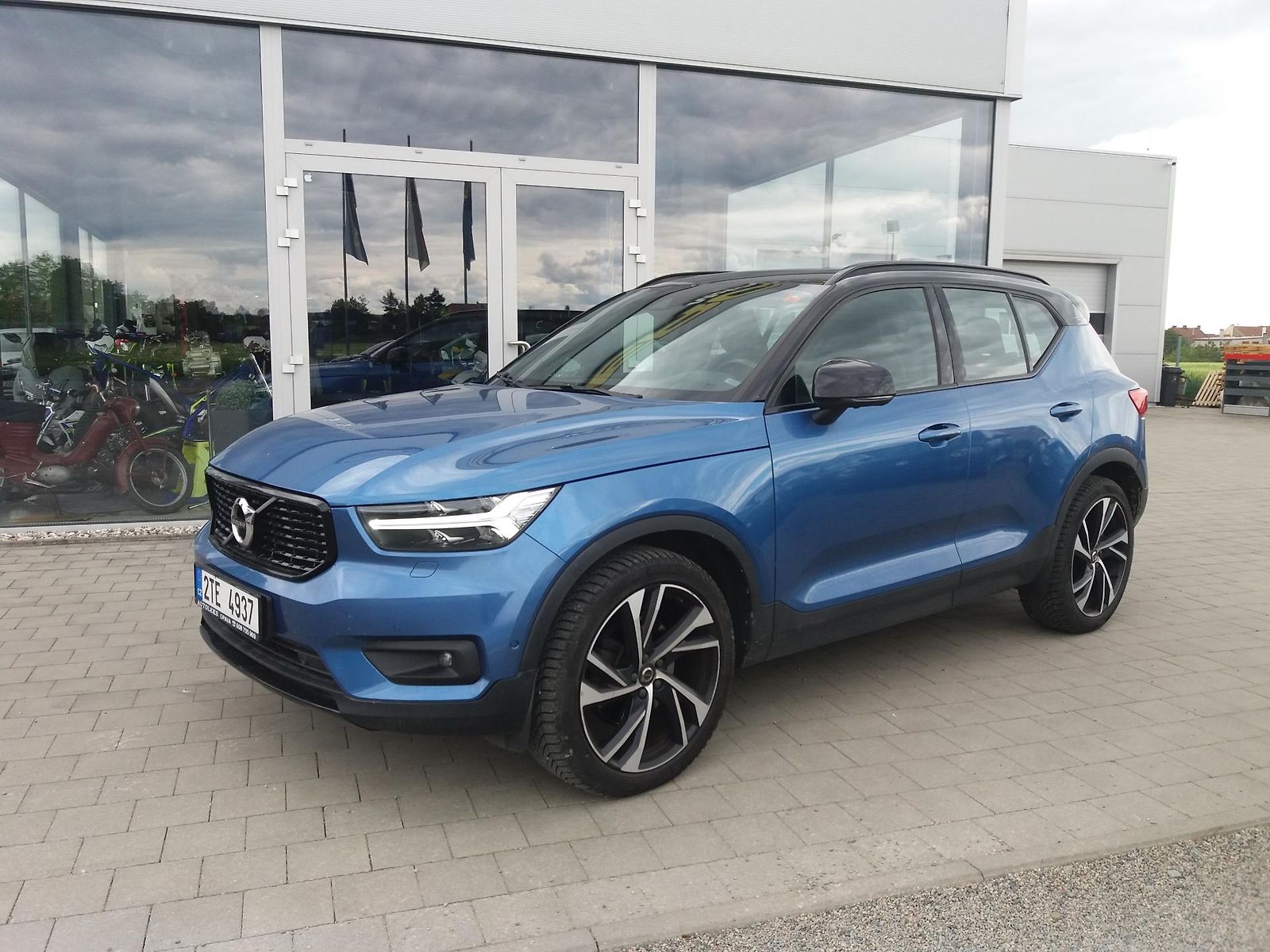 Volvo XC40 2.0D4,140kW,AWD R- DESIGN !!