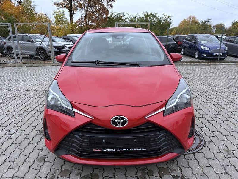 Toyota Yaris 1.0i 51 kW klima, serviska - fotka 2 z 17