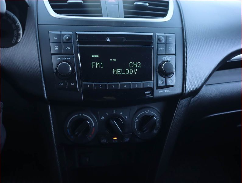 Suzuki Swift (2014) 1.2, Serv.kniha, Tempomat - fotka 12 z 15