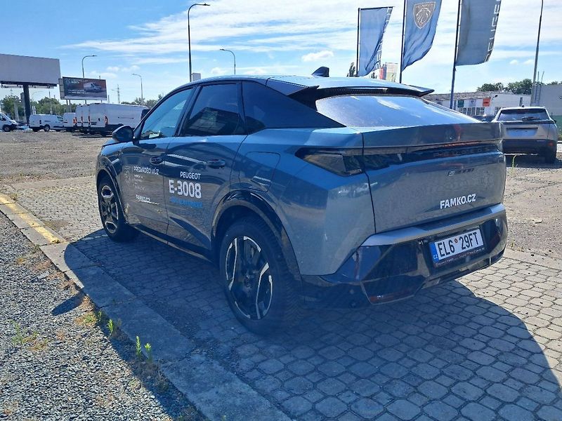 Peugeot 3008 GT Elektromotor 157 kW / 210 k - fotka 7 z 19