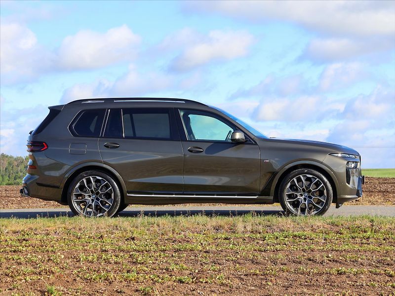 BMW X7 3,0 40d 250kW Xdrive M-Paket D - fotka 8 z 49