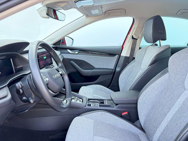 Škoda Octavia (2025) DSG 1.5 TSI / 110kW / TOP SELE - fotka 6 z 35