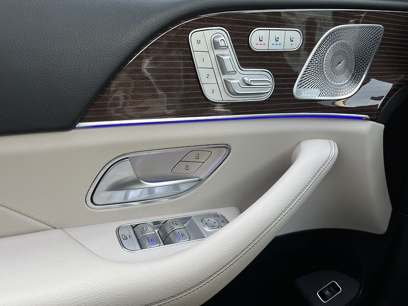 Mercedes-Benz GLS Trída 350 d 4MATIC AMG Line Pa - fotka 13 z 18