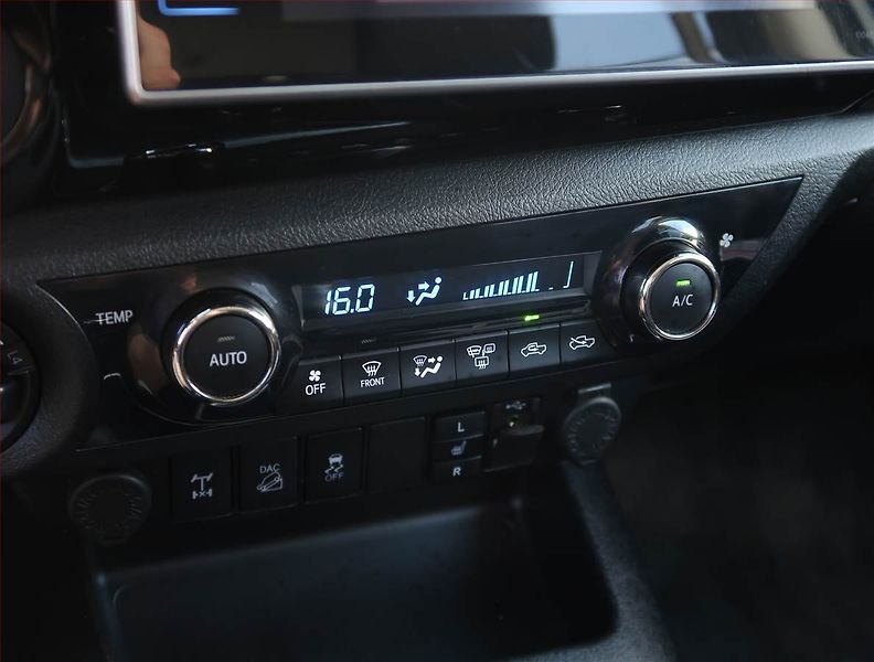 Toyota Hilux (2019) 2.4 D-4D - fotka 18 z 22
