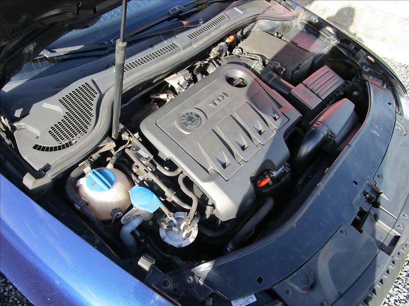 Škoda Superb Combi 2.0TDi Ambi, aut. Klima - fotka 39 z 40