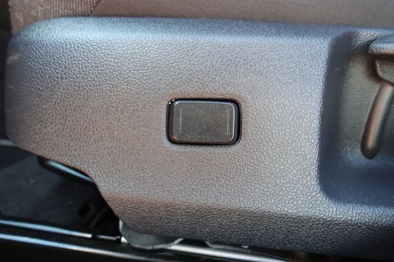 Toyota Corolla 1,8HSD Cofort Tech - fotka 18 z 32
