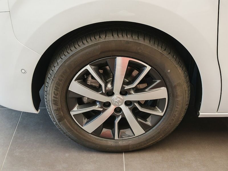 Toyota ProAce Verso 2,0D L2 8AT Family 8S - fotka 8 z 24
