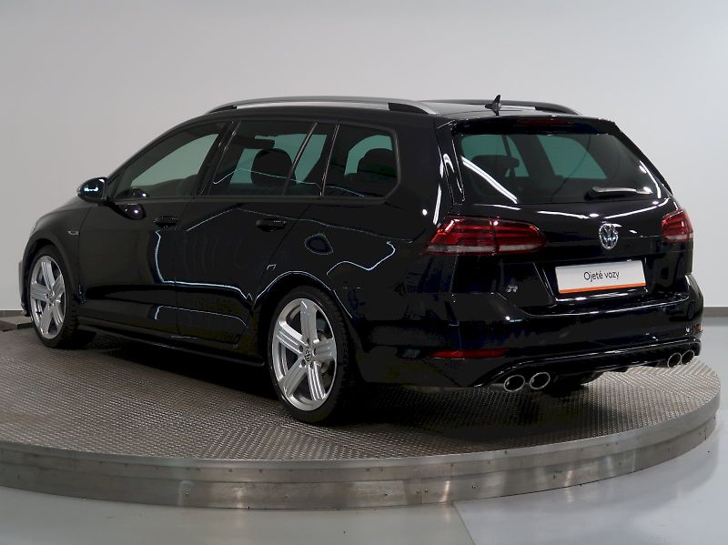 Volkswagen Golf (2020) R 2.0TSI 221KW 4MOT DSG - fotka 7 z 39