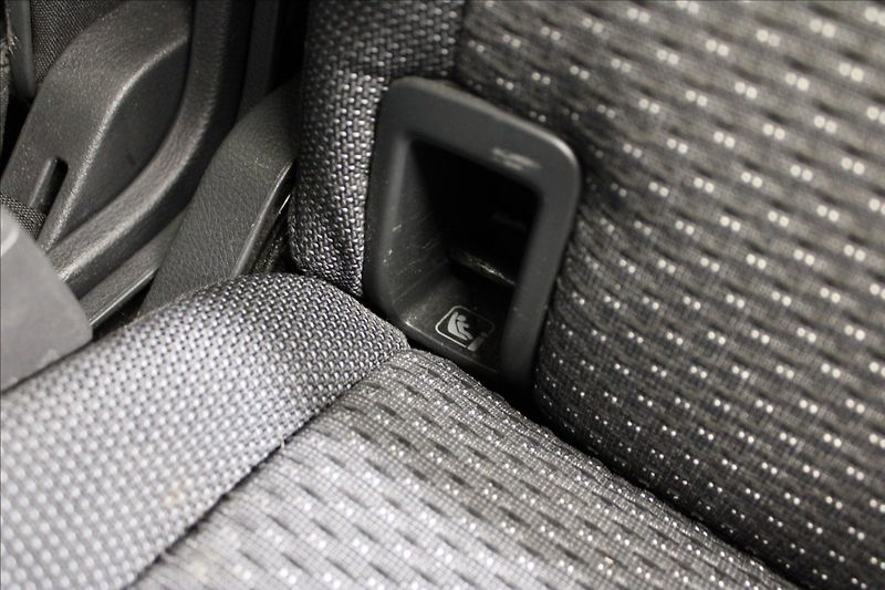 Volkswagen Touran 1,4 TSI Comfortline 7-míst - fotka 30 z 32