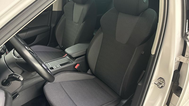 Škoda Octavia 2.0 TDI Ambition Combi - fotka 15 z 24