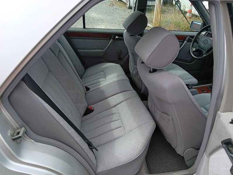 Mercedes-Benz Třídy E E 200 D - fotka 15 z 18