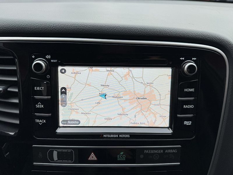 Mitsubishi Outlander (2019) 2.0i Mivec Automat LED 7Míst - fotka 12 z 50