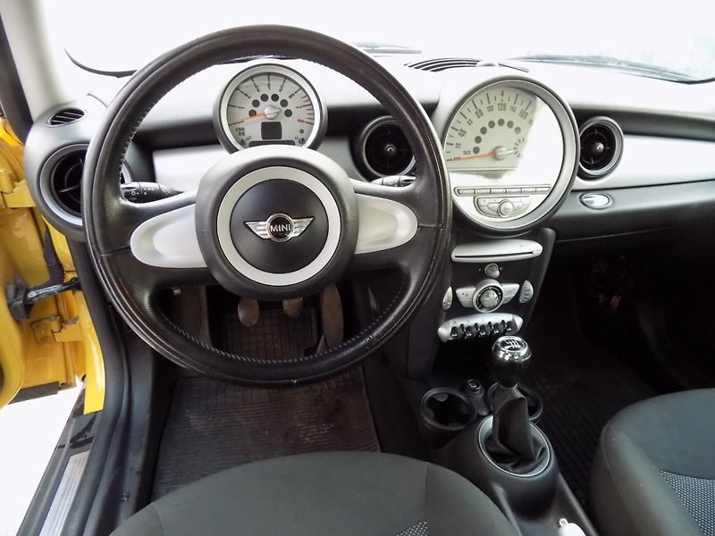 Mini Cooper (2007) 1.6i/Klimatizace/ - fotka 19 z 29