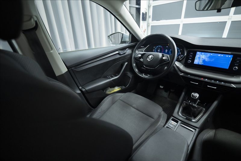 Škoda Octavia 2,0 TDI VÝHŘEV ČR 2x KOLA - fotka 12 z 35