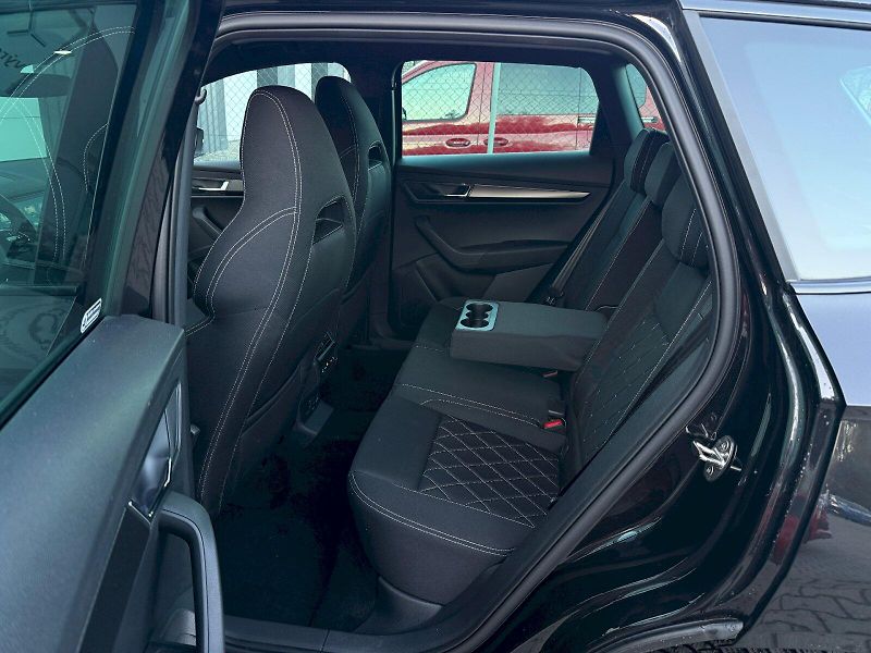 Škoda Karoq (2023) 2.0 TDI 110 kW DSG 4x4 SportLi - fotka 8 z 26