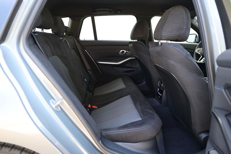 BMW Řada 3 330i xDrive Touring - fotka 6 z 22
