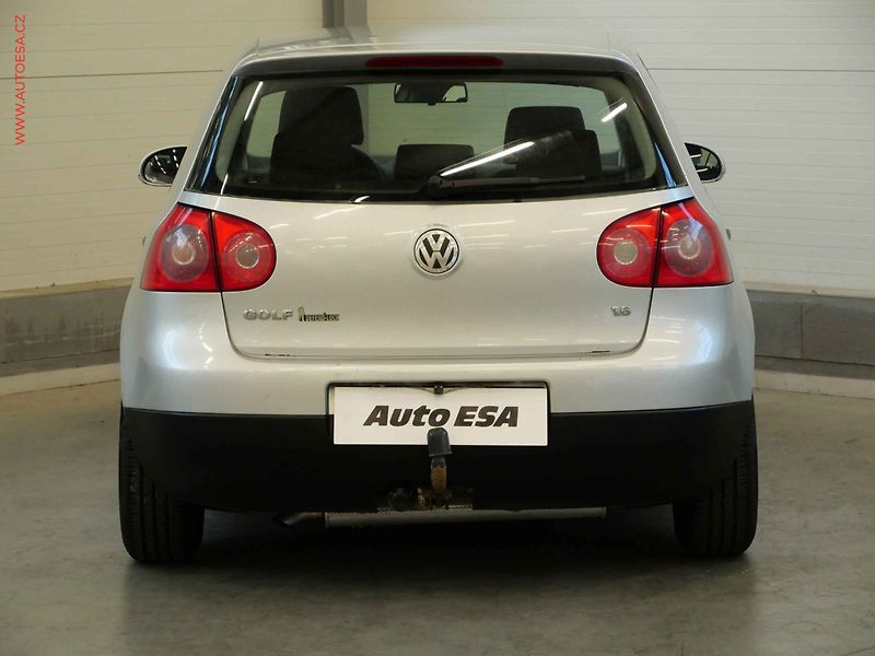 Volkswagen Golf (2004) 1.6i, 2.maj,ČR, AC, STK6/28 - fotka 5 z 17