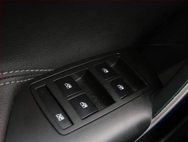 Opel Insignia (2011) 2.0 CDTI, 4X4, Serv.kniha - fotka 17 z 19